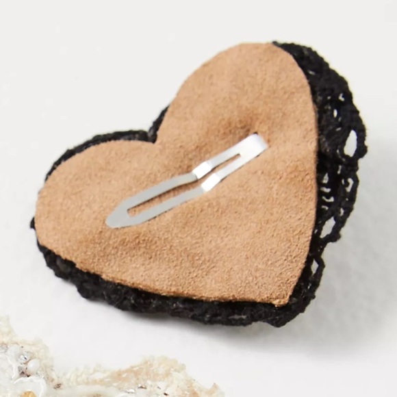New Free People x Curried Myrrh Blanche Heart Black Clip - Picture 2 of 8